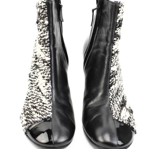 CHANEL "Runway" - Black Leather & CC Logo Boots - Picture 3 of 8